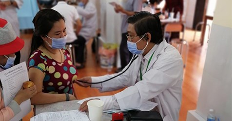 Khám chữa bệnh cho người nghèo tại tu viện Chúa Quan Phòng Cù Lao Giêng