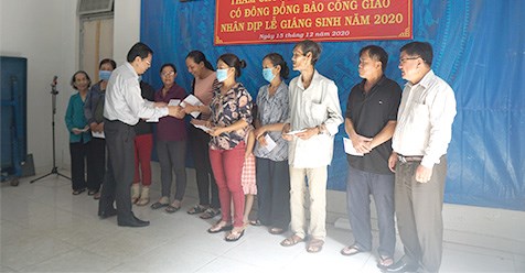 UBMTTQVN TPHCM thăm đồng bào Công giáo Gò Vấp nhân dịp Giáng Sinh