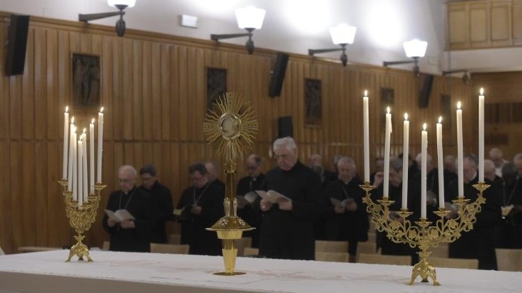 Đức Thánh Cha dõi theo kỳ linh thao mùa Chay từ Vatican