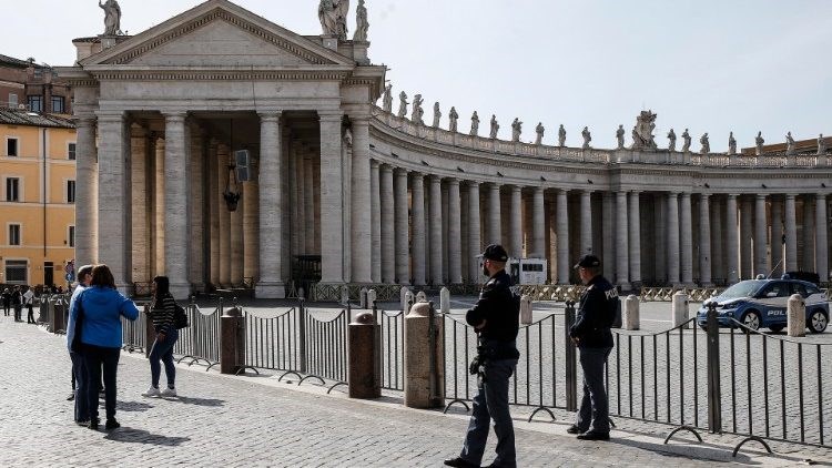 Vatican tạm đóng cửa quảng trường và đền thờ Thánh Phêrô
