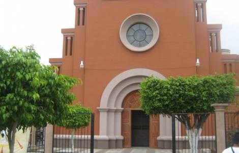 Một linh mục bị trộm tấn công ở Mexico