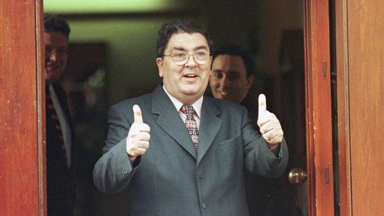 Đức Phanxicô chia buồn với gia đình chính trị gia John Hume