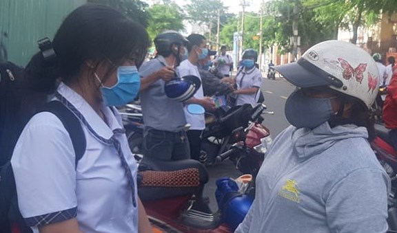 Một người đi thi, cả nhà cùng lo