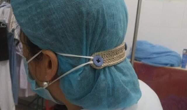 Những chiếc “tai giả” sẻ chia trong thời dịch