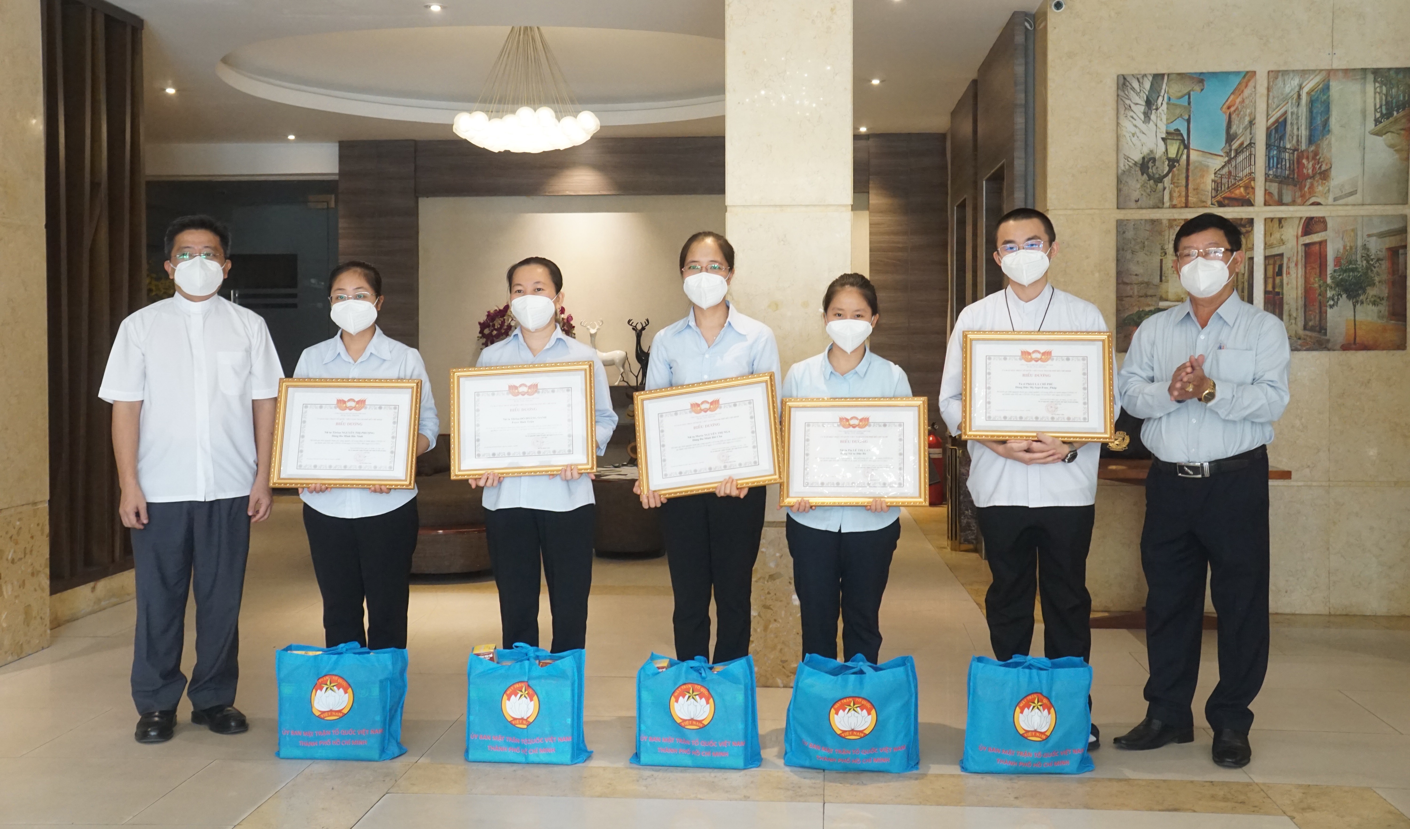 Sự gắn kết từ dịch bệnh