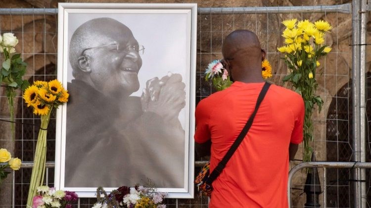 Đức Thánh Cha tưởng nhớ Đức TGM Anh giáo Desmond Tutu
