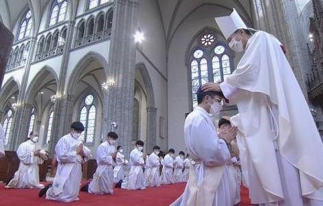 Hàn Quốc có 20 tân linh mục