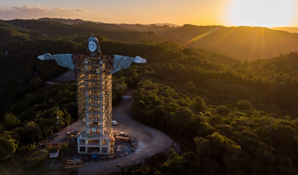 Tượng Chúa Giêsu khổng lồ ở Brazil