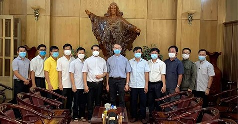 Giáo phận Xuân Lộc: 3 linh mục và 4 đại chủng sinh lên tuyến đầu chống dịch Covid-19