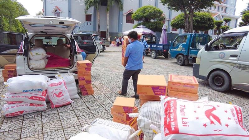 Hỗ trợ các bạn trẻ giáo phận Cần Thơ gặp khó khăn tại Sài Gòn