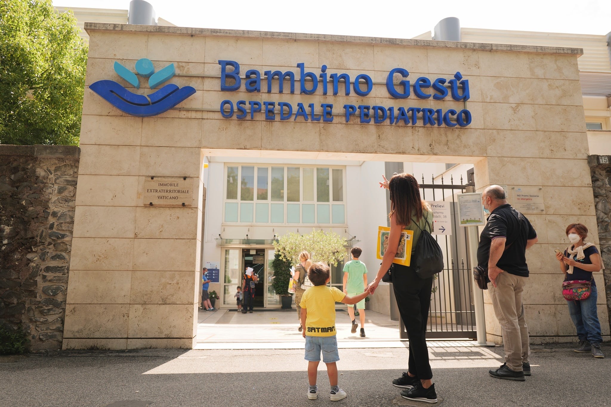 Bệnh viện nhi của Vatican bác bỏ tin giả về vắc xin