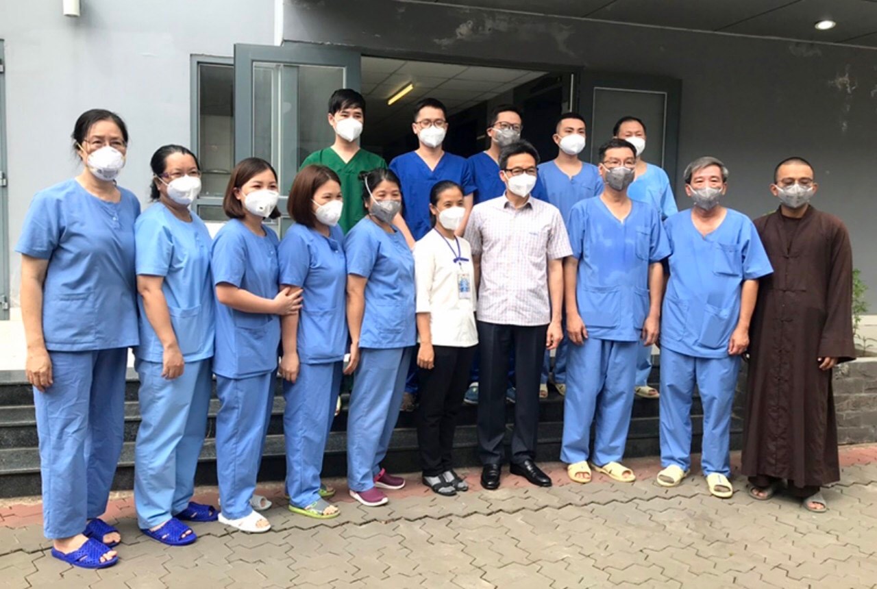 Nhật ký tu sĩ từ bệnh viện Covid-19: “Bác sĩ xả thân cấp cứu cho bệnh nhân”