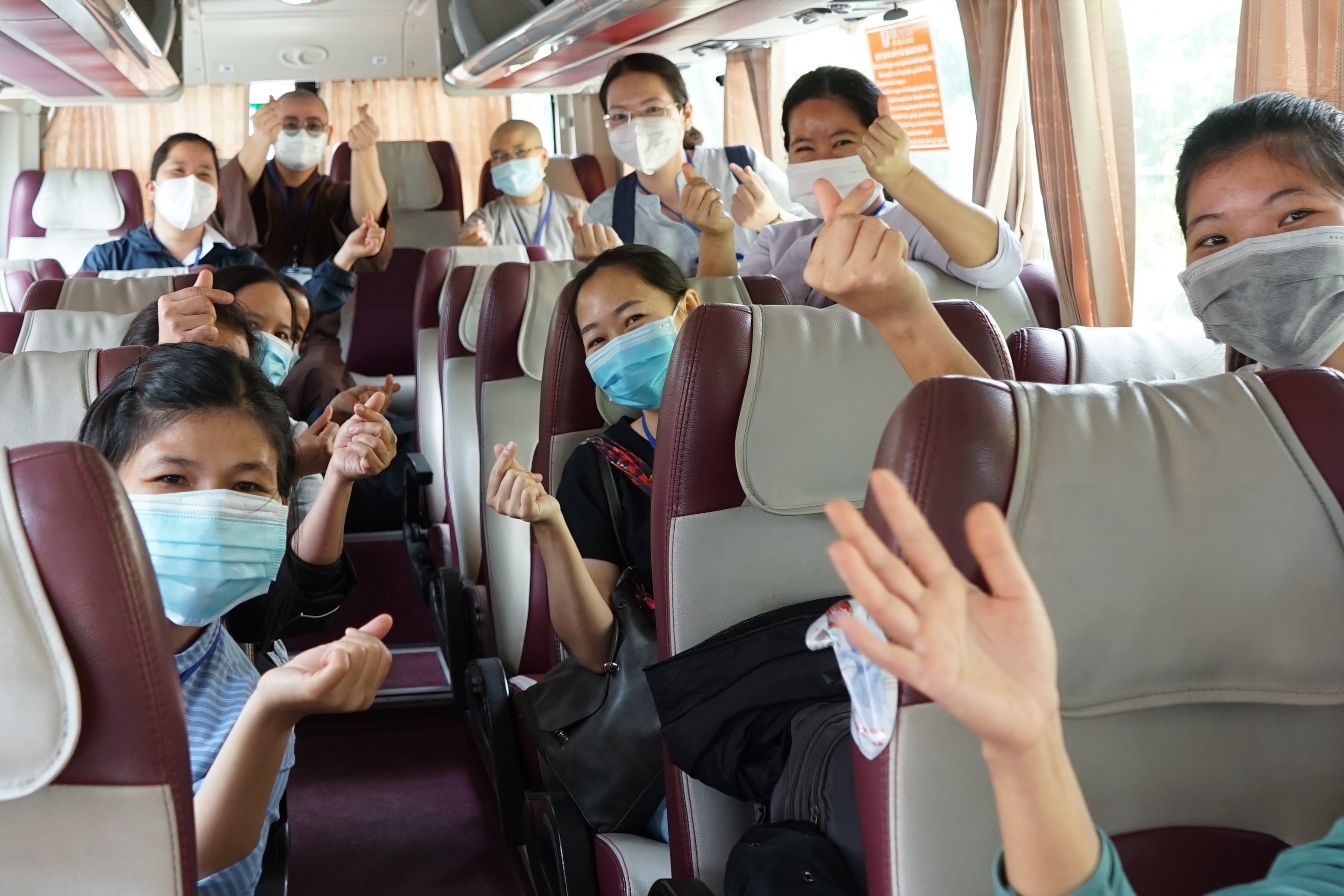 Thêm 12 tu sĩ lên đường phục vụ bệnh nhân Covid-19