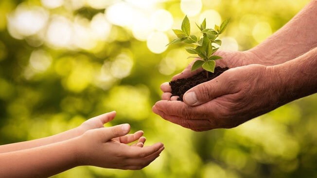 Sẻ chia cùng tha nhân trong cơn “bão” cuộc đời