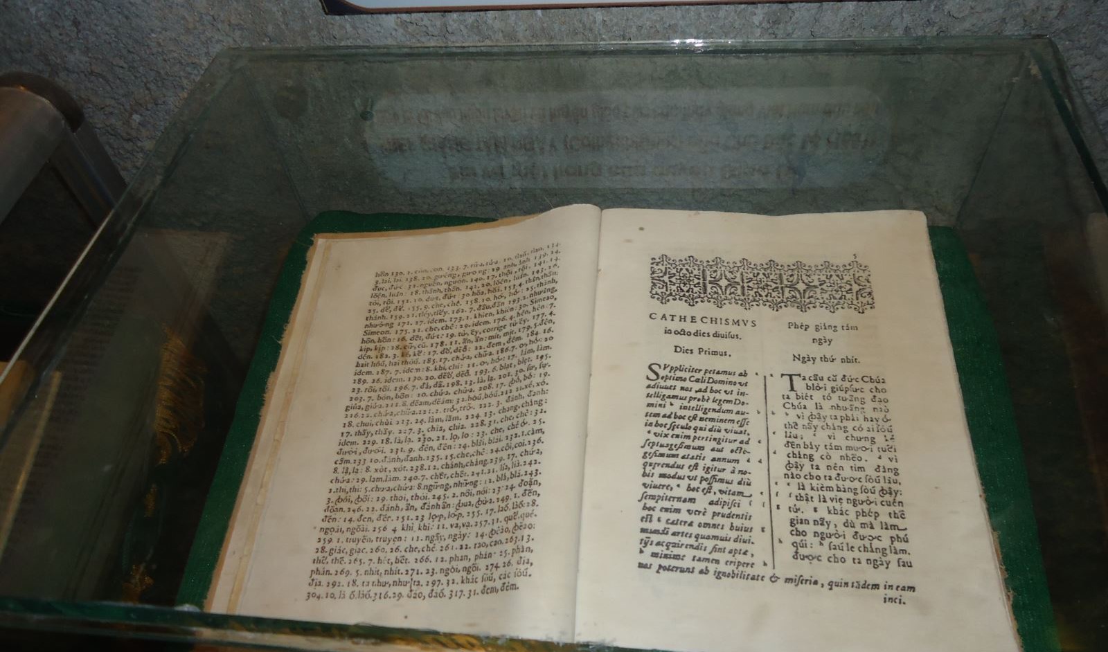 Ðường quang không đi, cứ đâm đầu vô bụi rậm