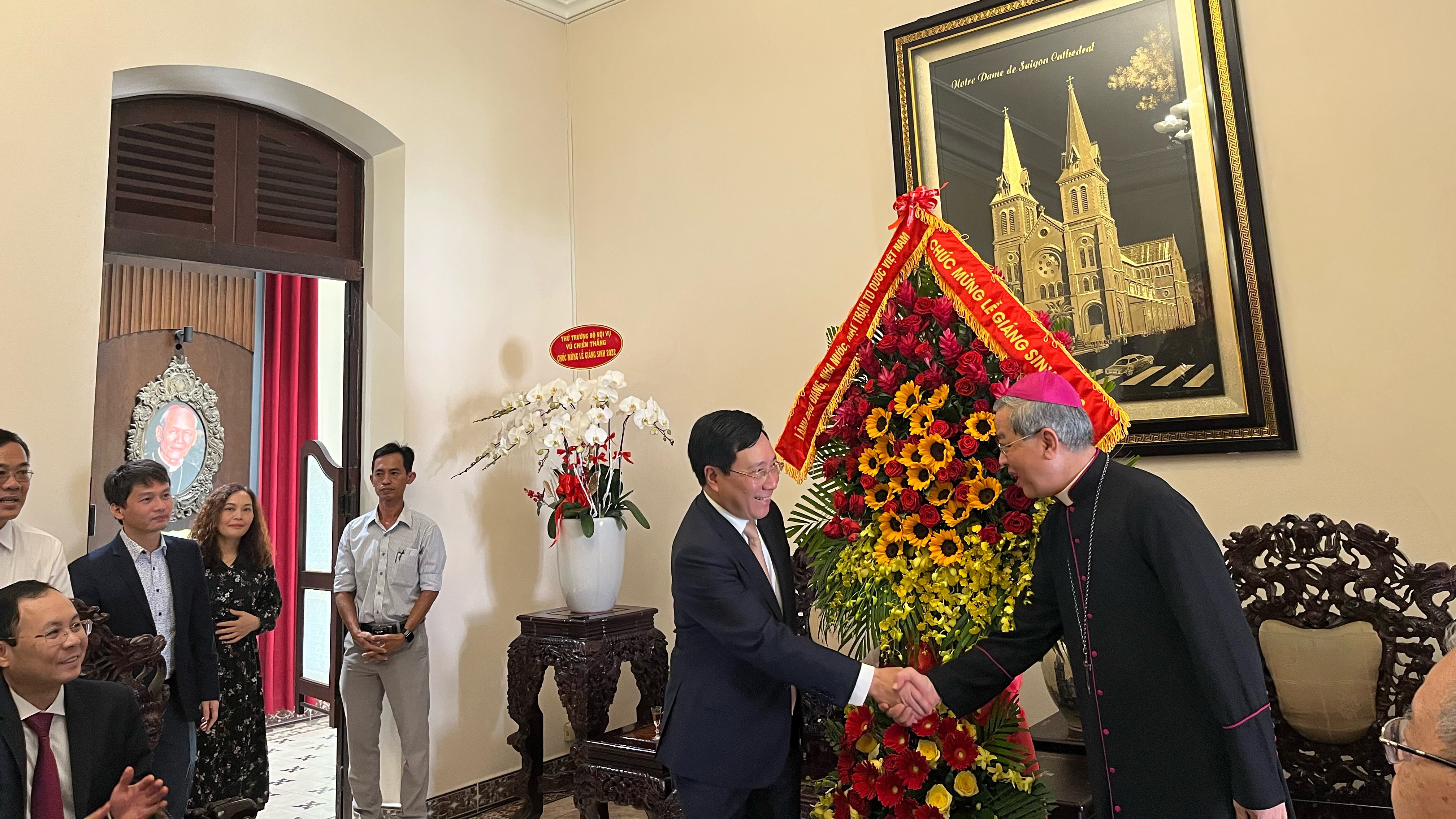 PHÓ THỦ TƯỚNG THƯỜNG TRỰC PHẠM BÌNH MINH CHÚC MỪNG GIÁNG SINH TẠI TÒA TỔNG GIÁM MỤC TPHCM