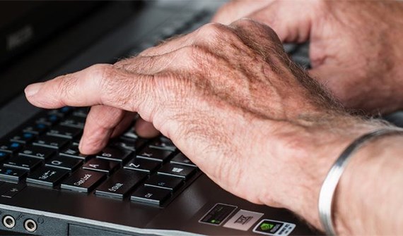 Người có tuổi và công nghệ