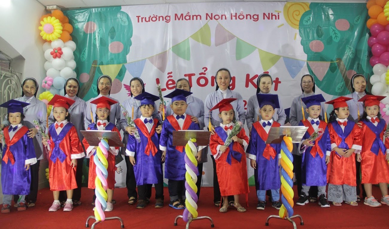 Khi nữ tu là cô giáo mầm non