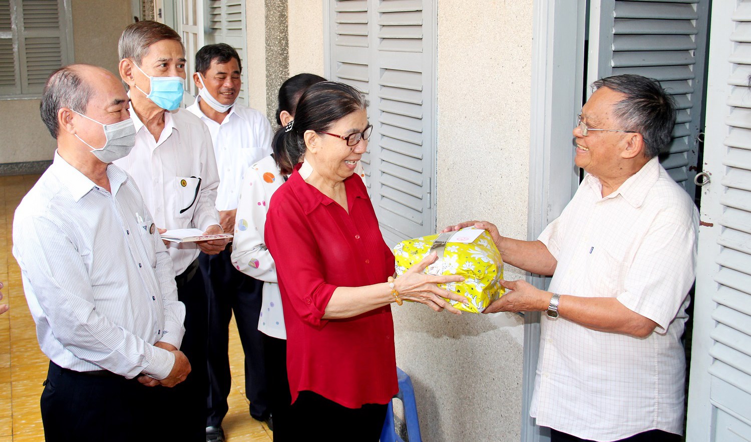 Không hạ mái chèo