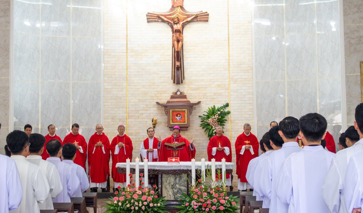 Các chủng sinh tựu trường