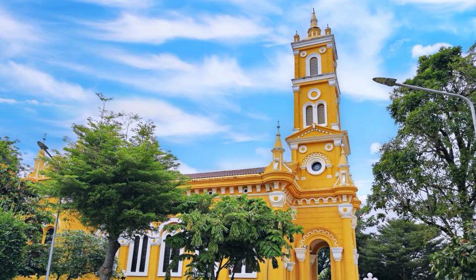 Ngôi thánh đường có mộ phần Ðức cha Pierre Lambert De La Motte