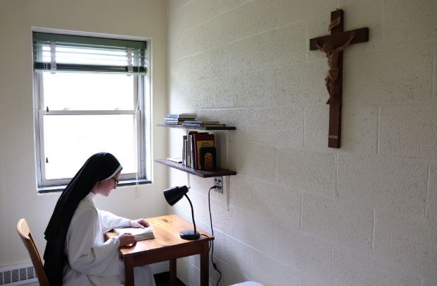 Ảnh lần đầu công bố về một tu viện nằm sâu trong rừng ở Mỹ