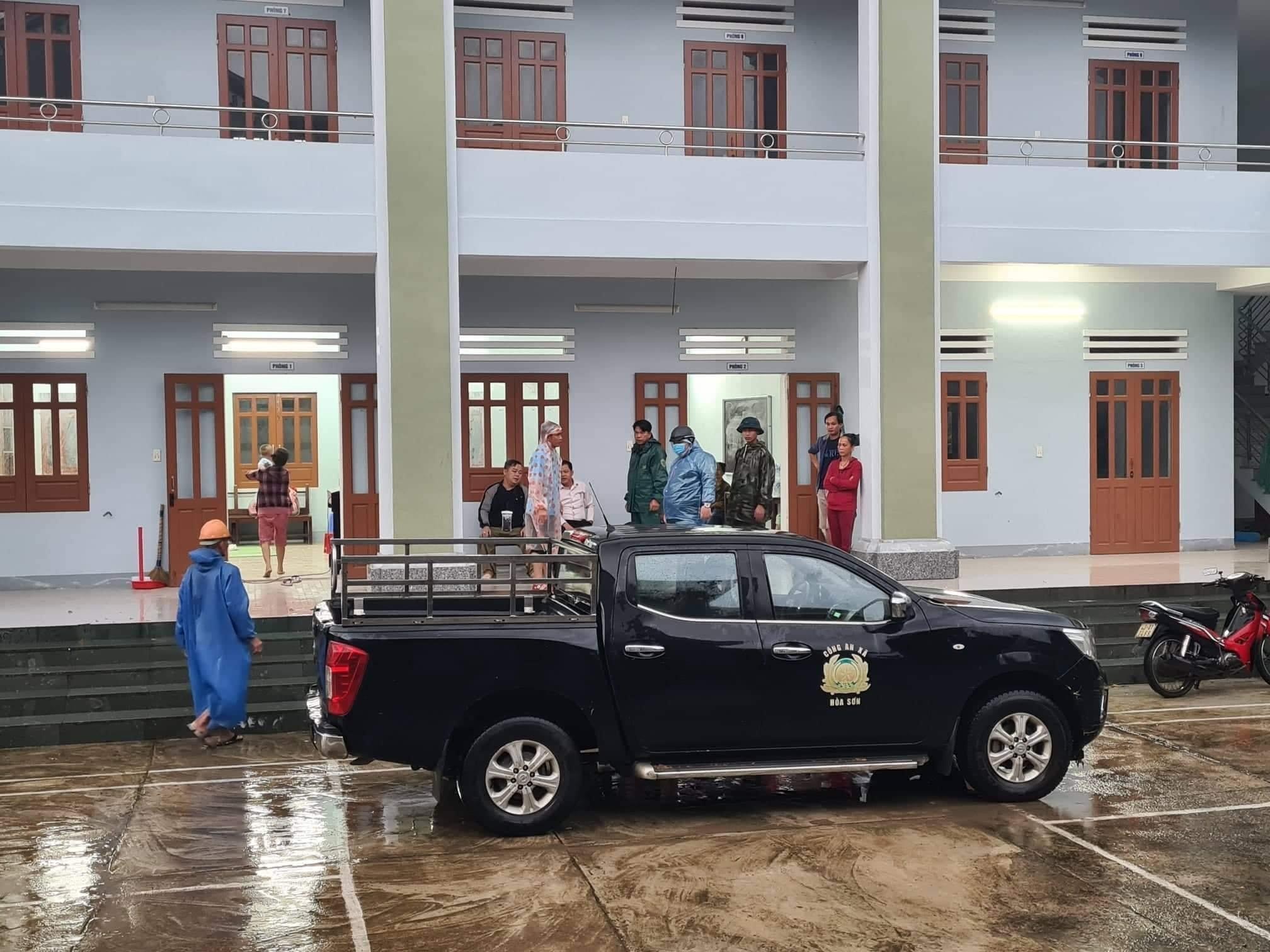 Nhà thờ mở cửa đón bà con trú bão Noru