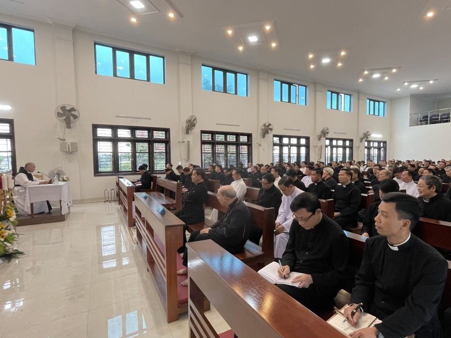 CHÂN DUNG LINH MỤC CỦA CHÚA KITÔ