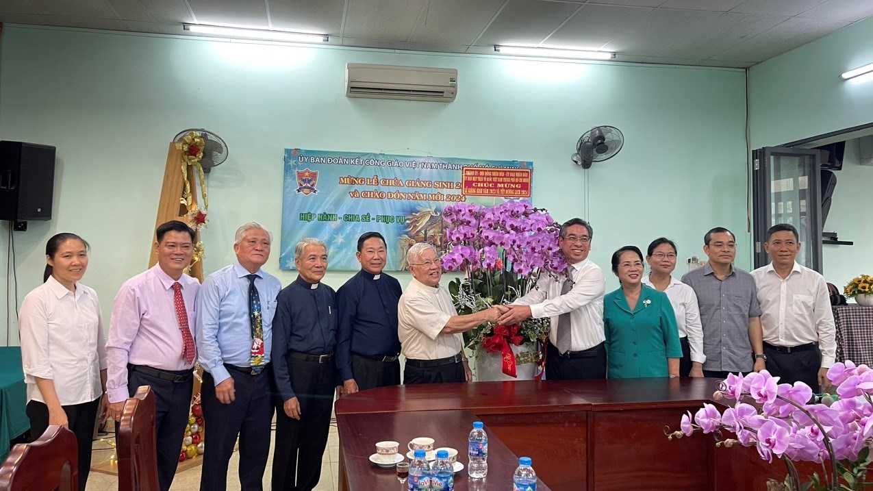 Lãnh đạo thành phố chúc mừng Giáng Sinh UBĐKCGVN TPHCM