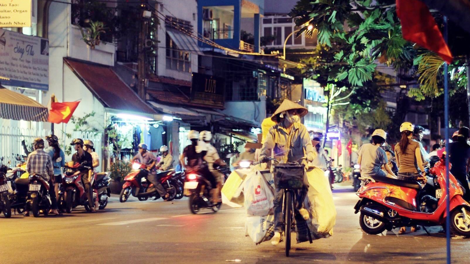 Thức cùng Sài Gòn
