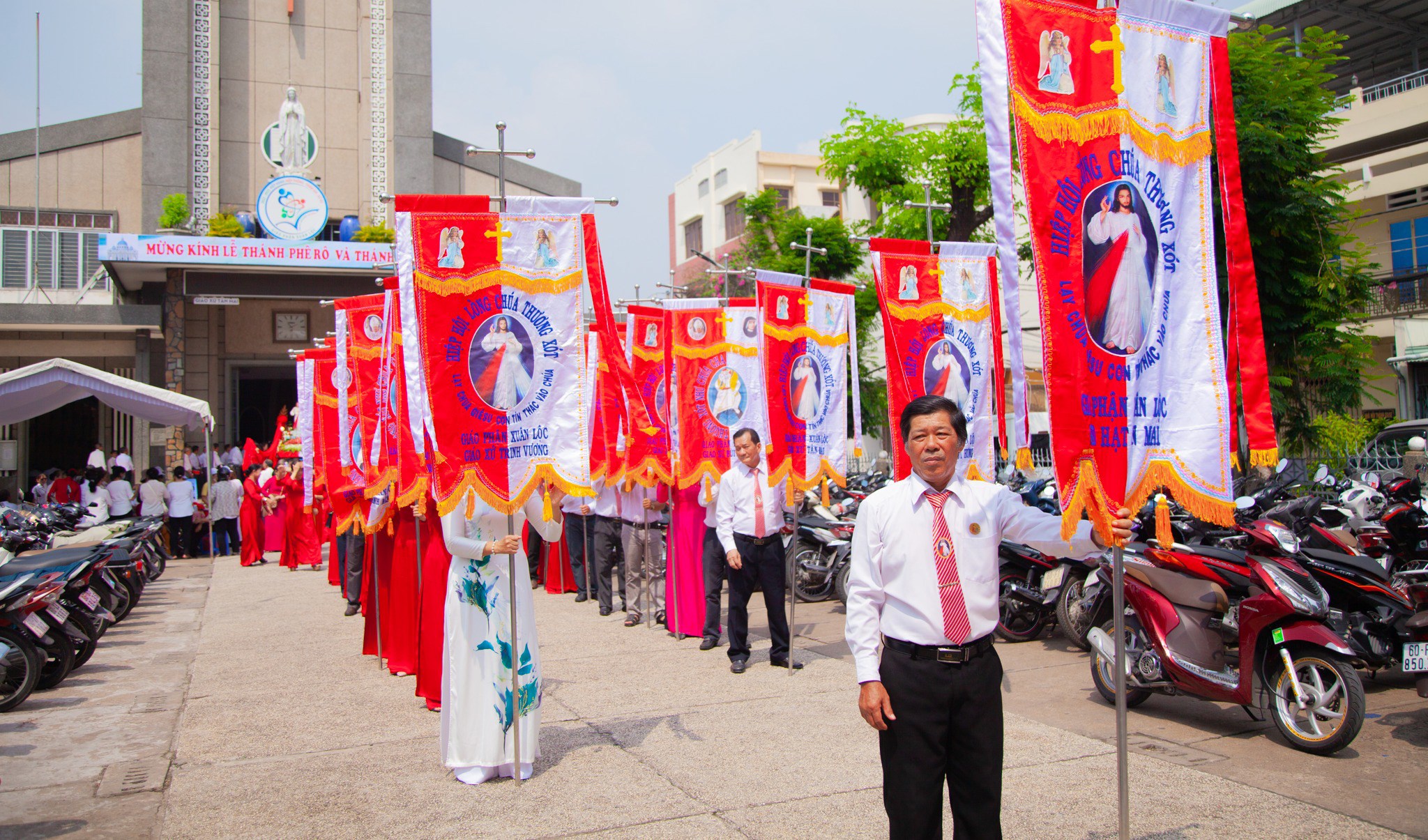 Hiệp hội Lòng Chúa Thương Xót hạt Tân Mai mừng lễ Thánh Tâm Chúa Giêsu