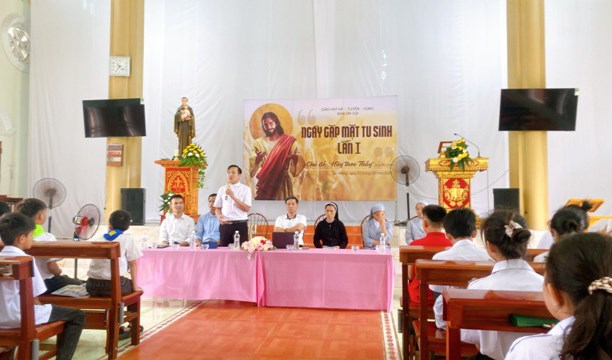 Ngày gặp mặt tu sinh lần thứ nhất