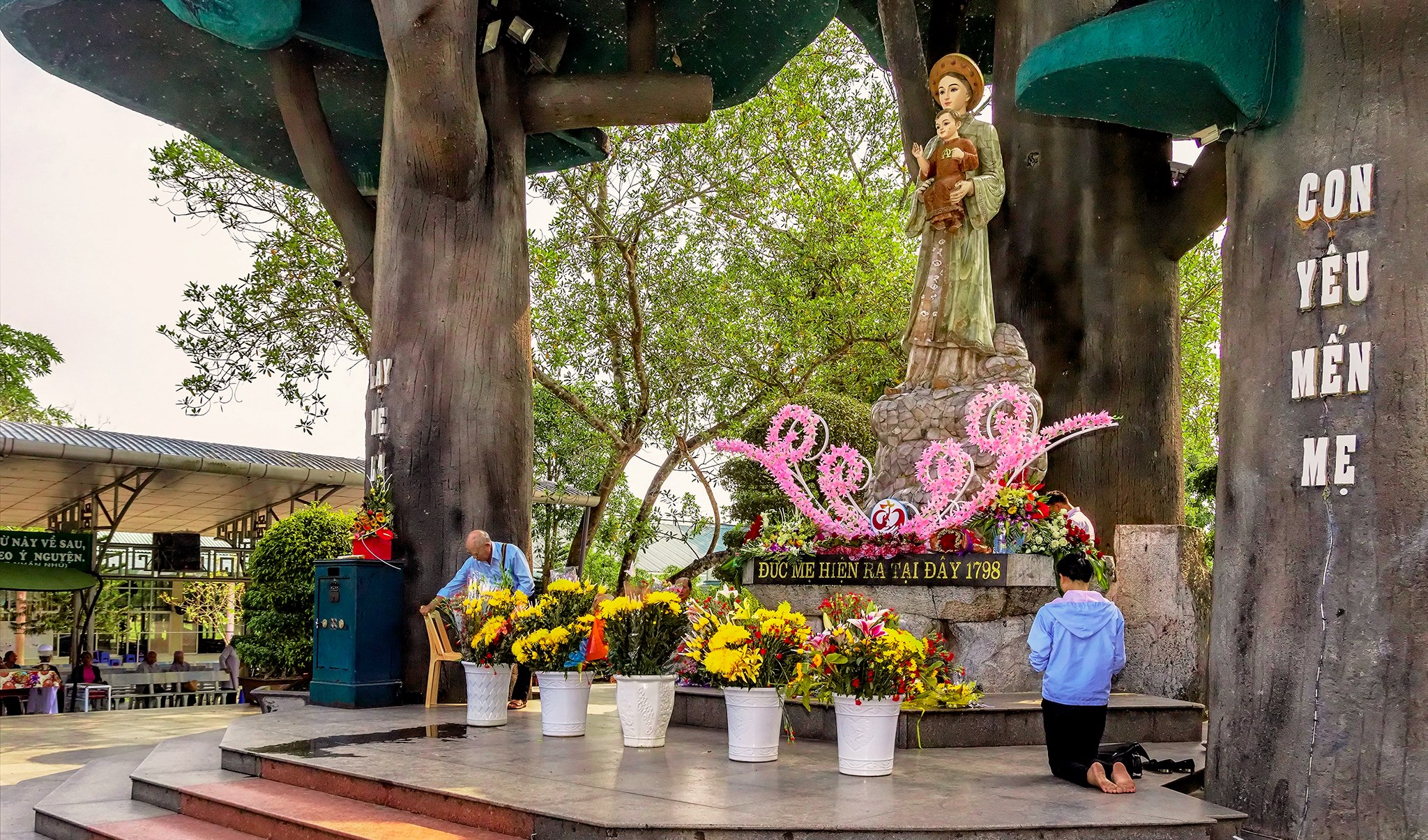 Về La Vang, về nhà Mẹ trăm gian