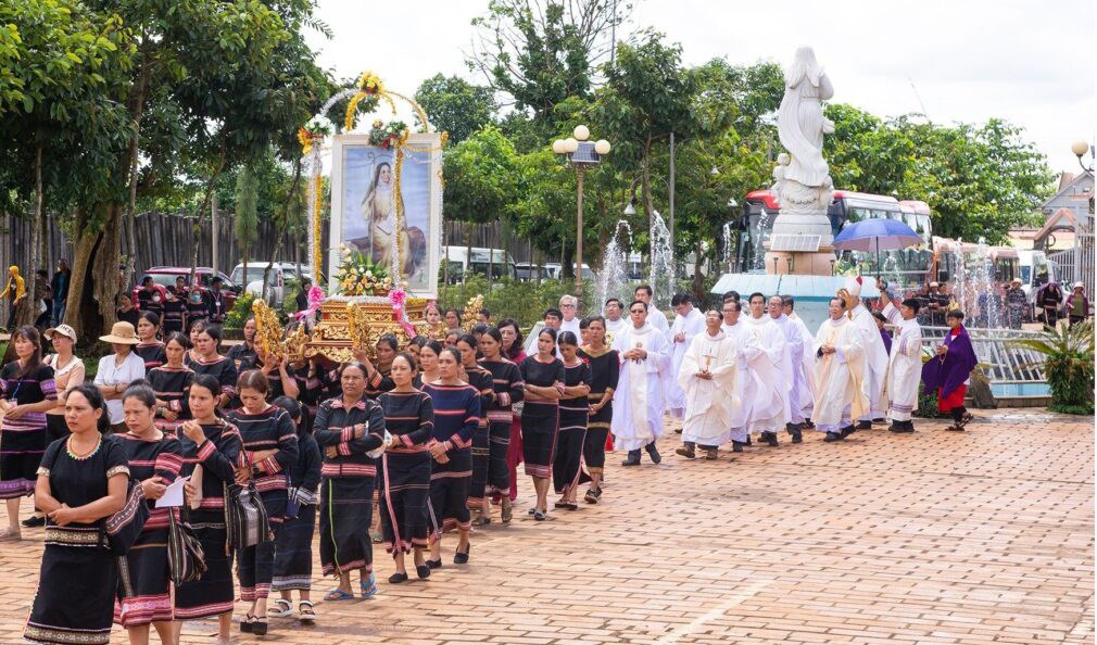 Hiền mẫu Công giáo thuộc các sắc tộc Jrai, Bahnar, Sêđăng mừng kính thánh Mônica