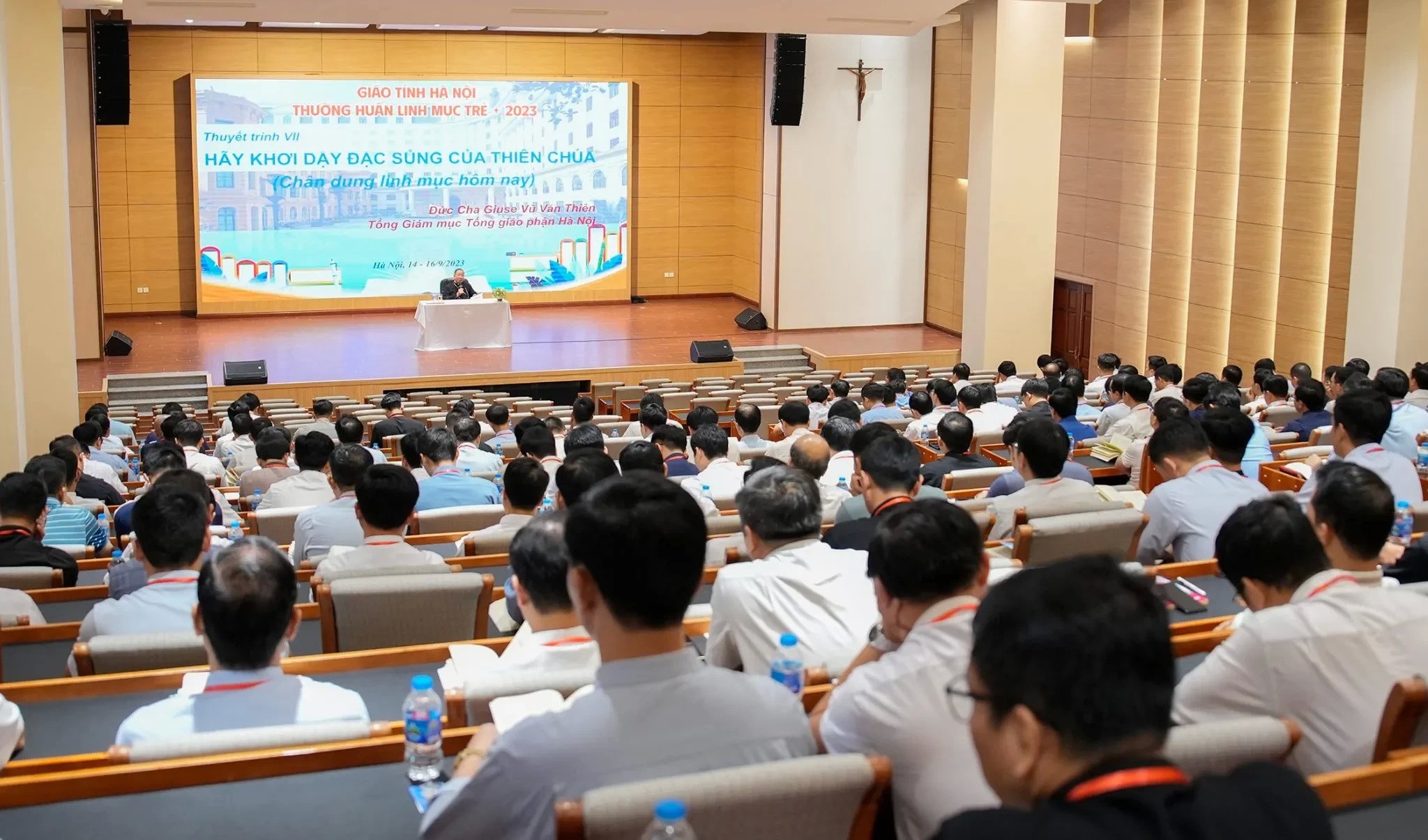 194 linh mục  trong Giáo tỉnh Hà Nội  tham dự khóa thường huấn đợt II