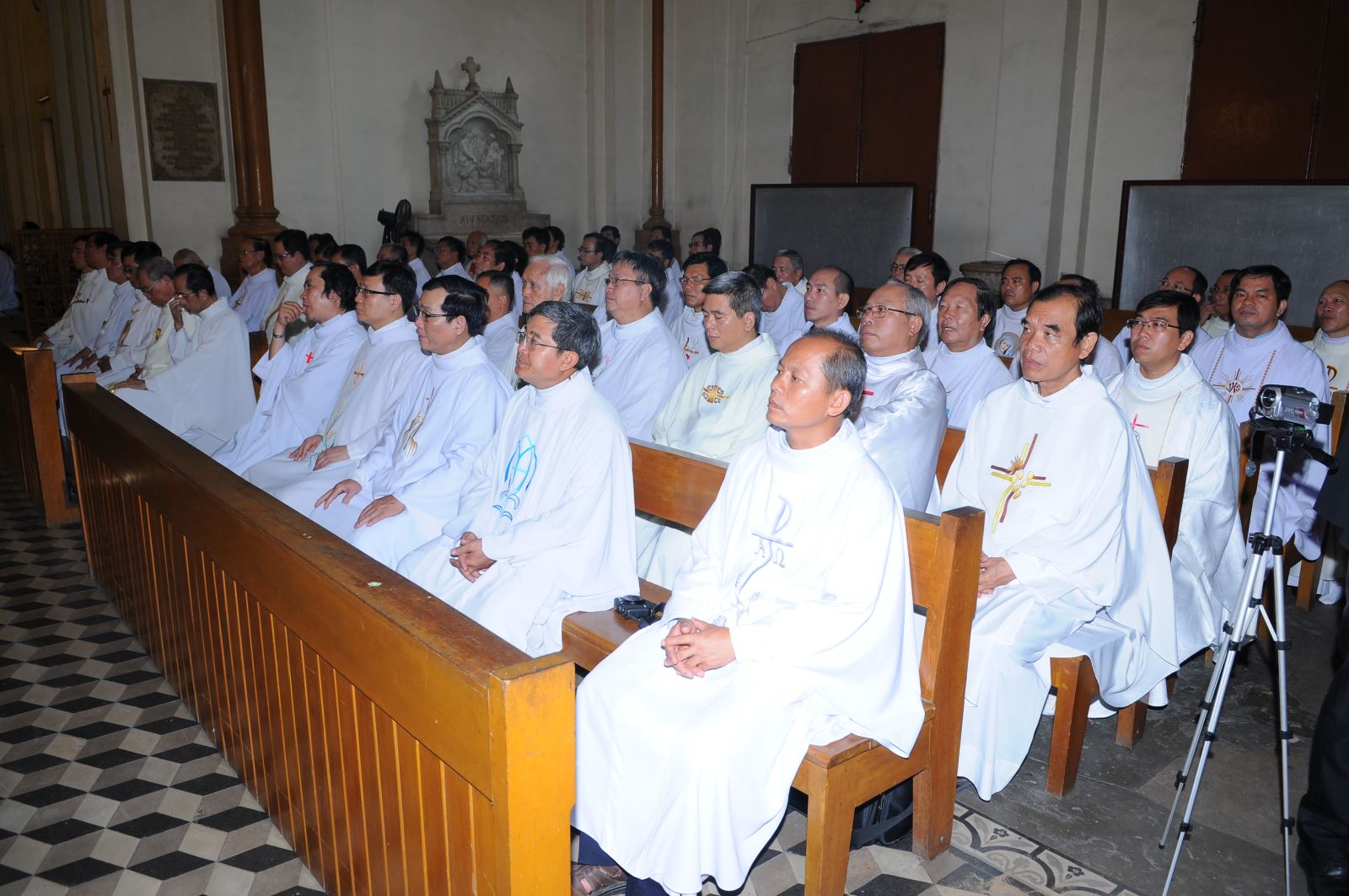 Các linh mục hiện diện trong thánh lễ