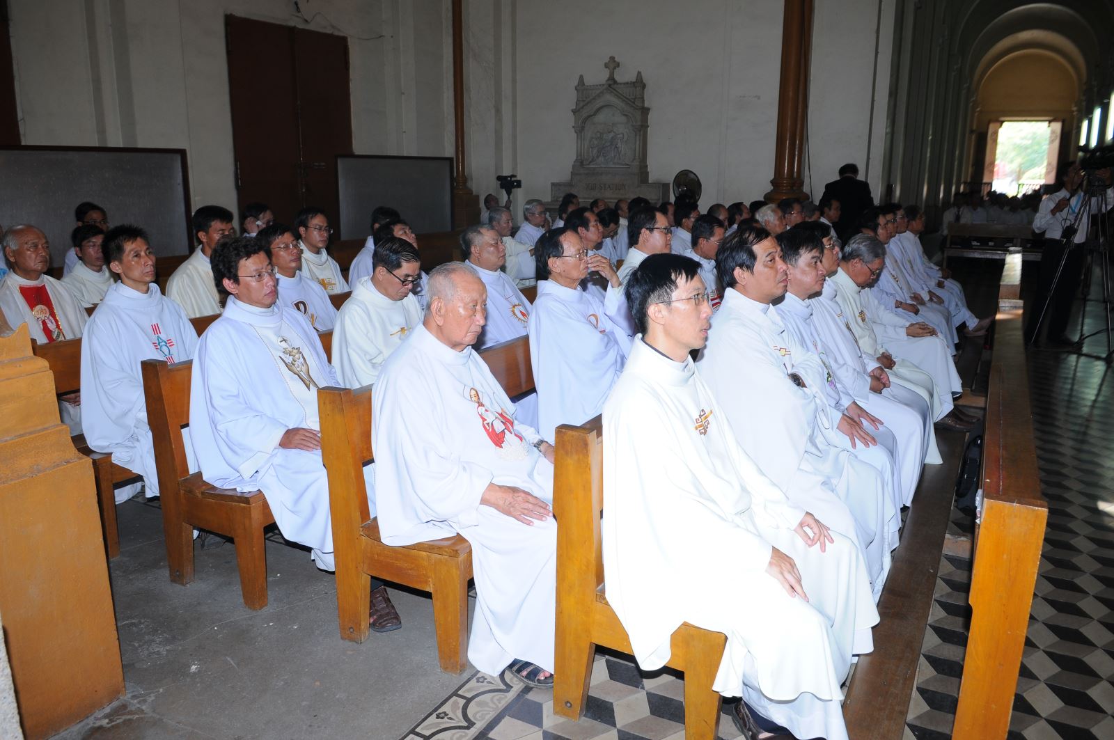 Các linh mục hiện diện trong thánh lễ