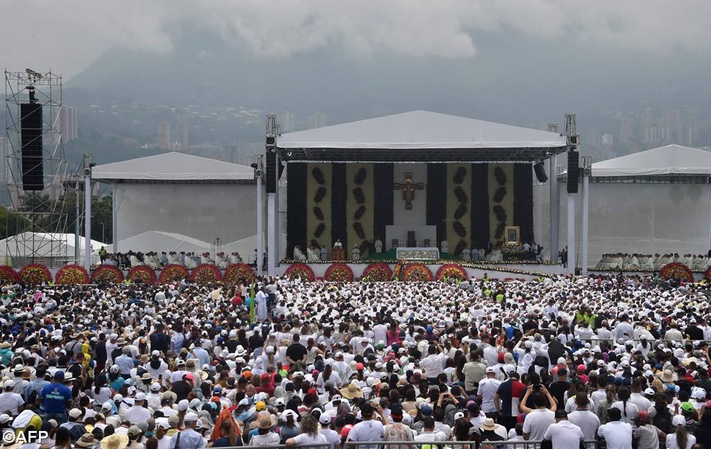 Le Pape célèbre la messe à Medellin, en Colombie