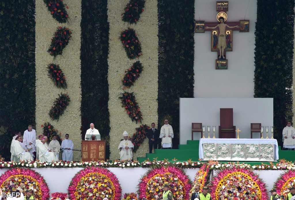 Le Pape célèbre la messe à Medellin, en Colombie