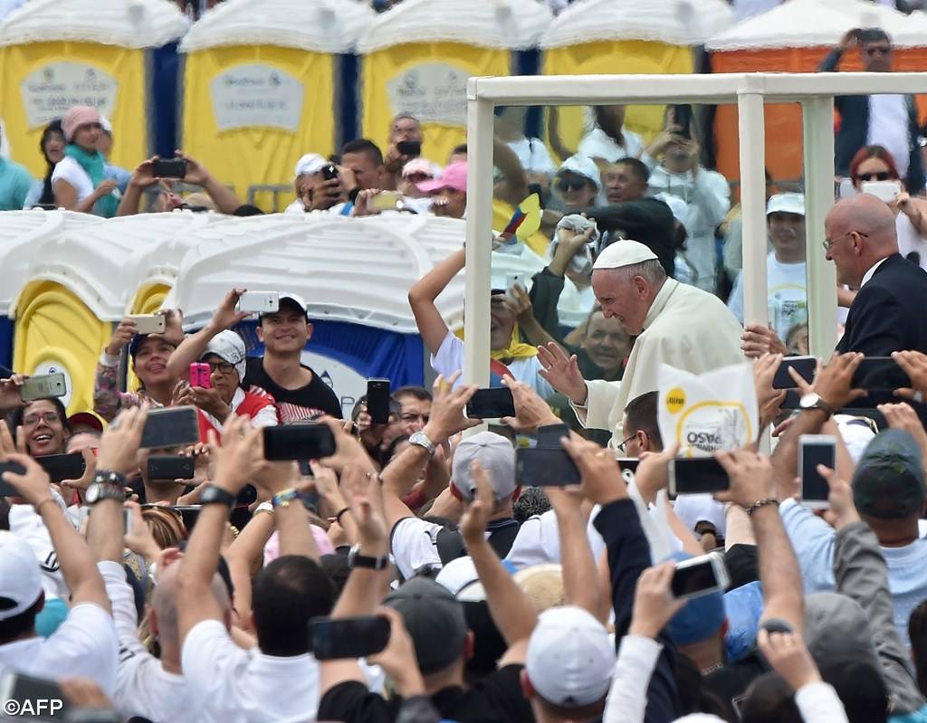 Le Pape célèbre la messe à Medellin, en Colombie