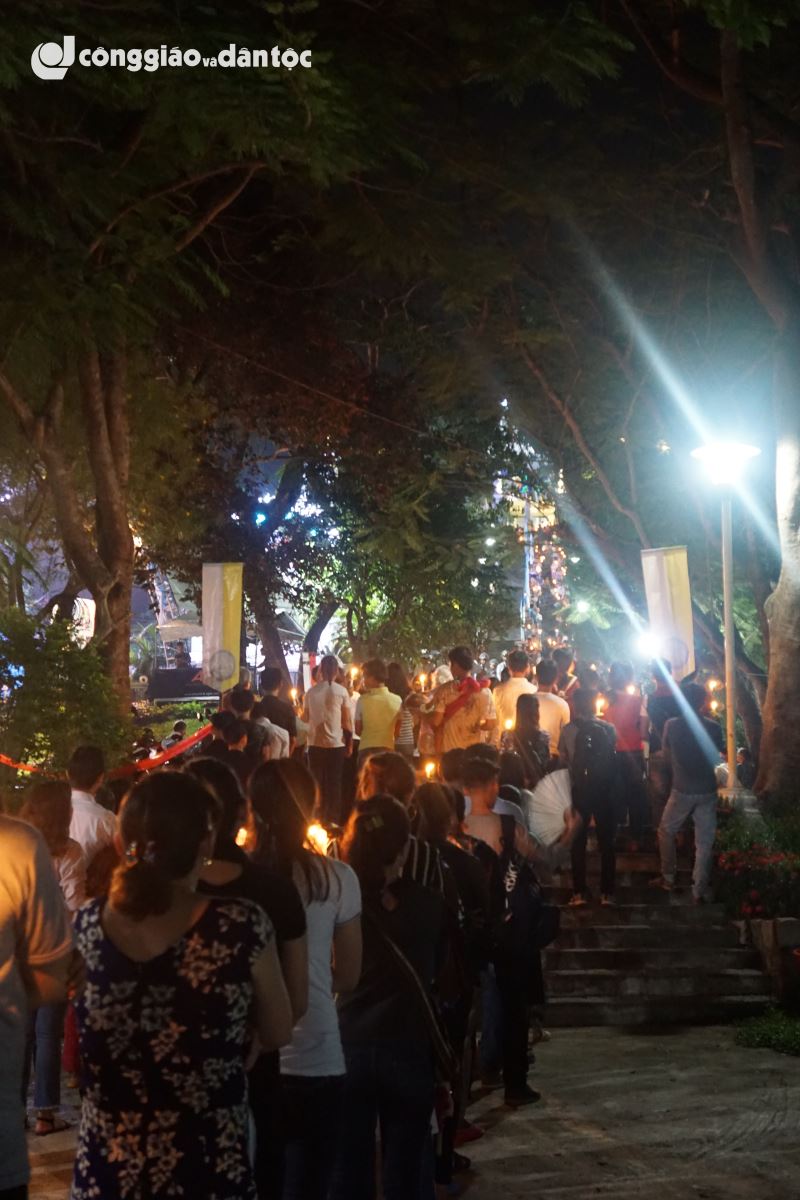 Cung nghinh Thánh Thể tại Trà Kiệu
