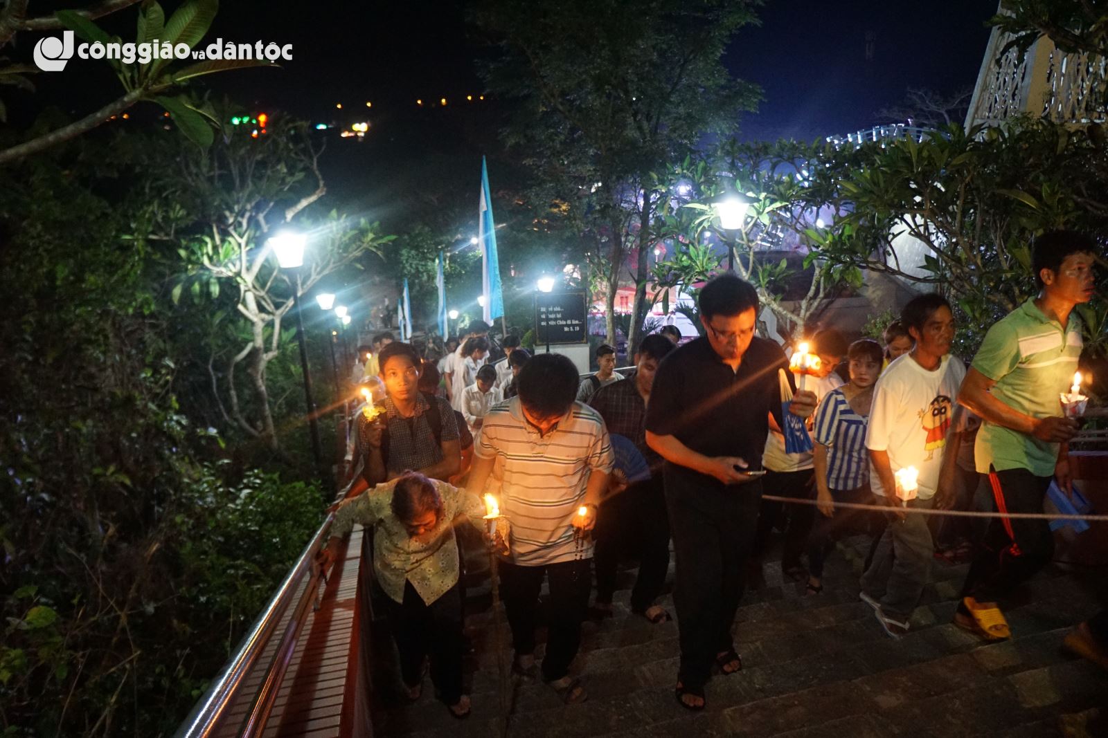 Cung nghinh Thánh Thể tại Trà Kiệu