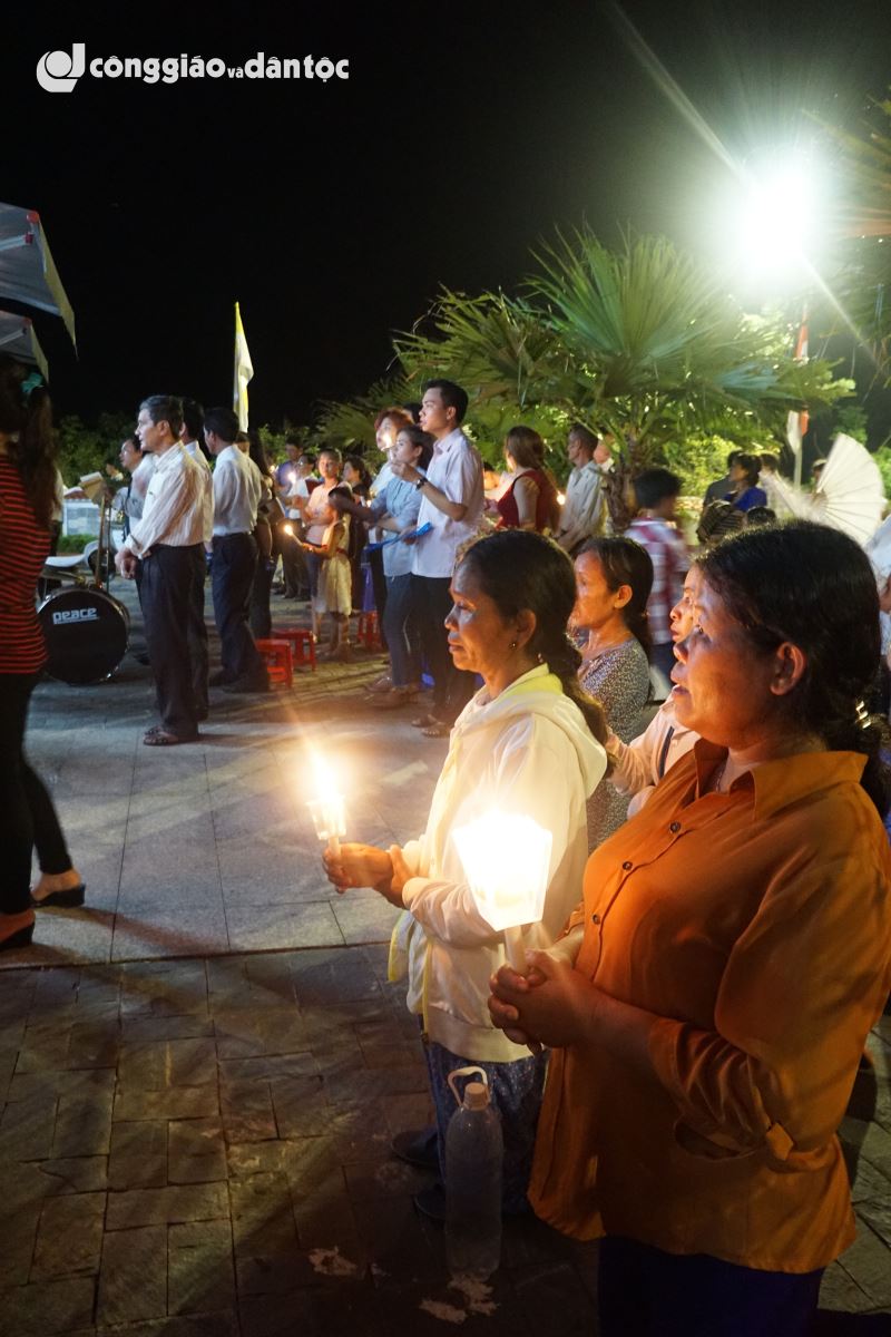 Cung nghinh Thánh Thể tại Trà Kiệu