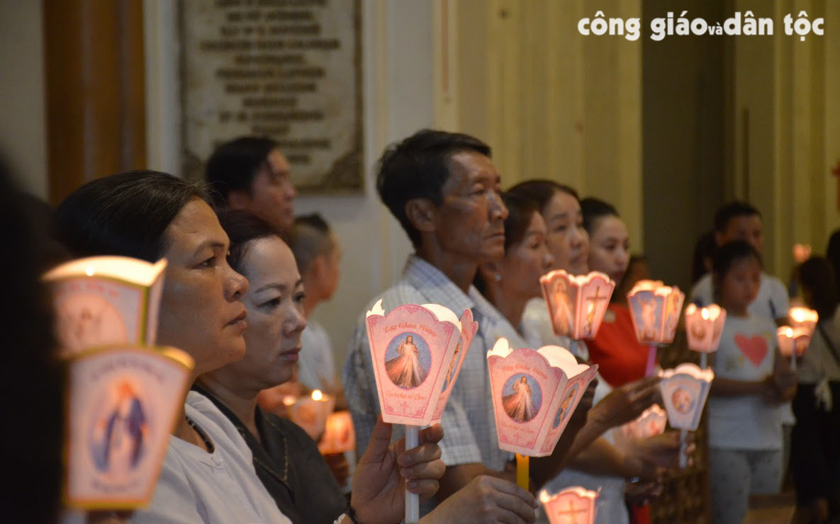 Vong Phuc sinh 2017