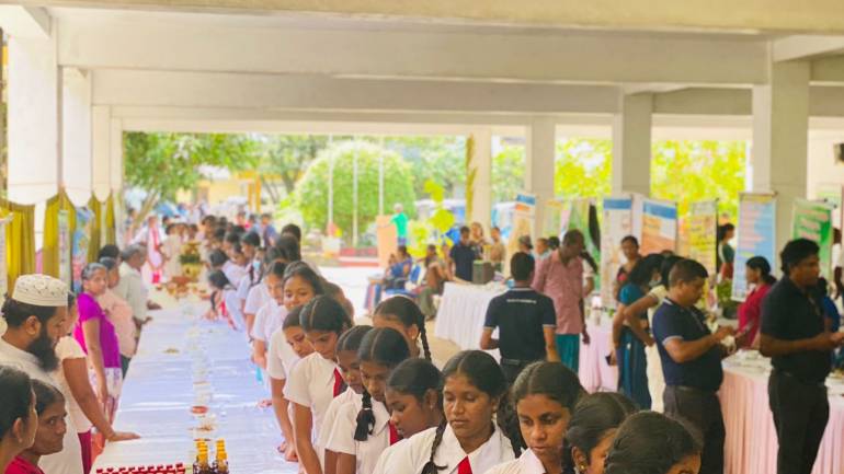 sri_lanka Trien lam 03.jpg (45 KB)