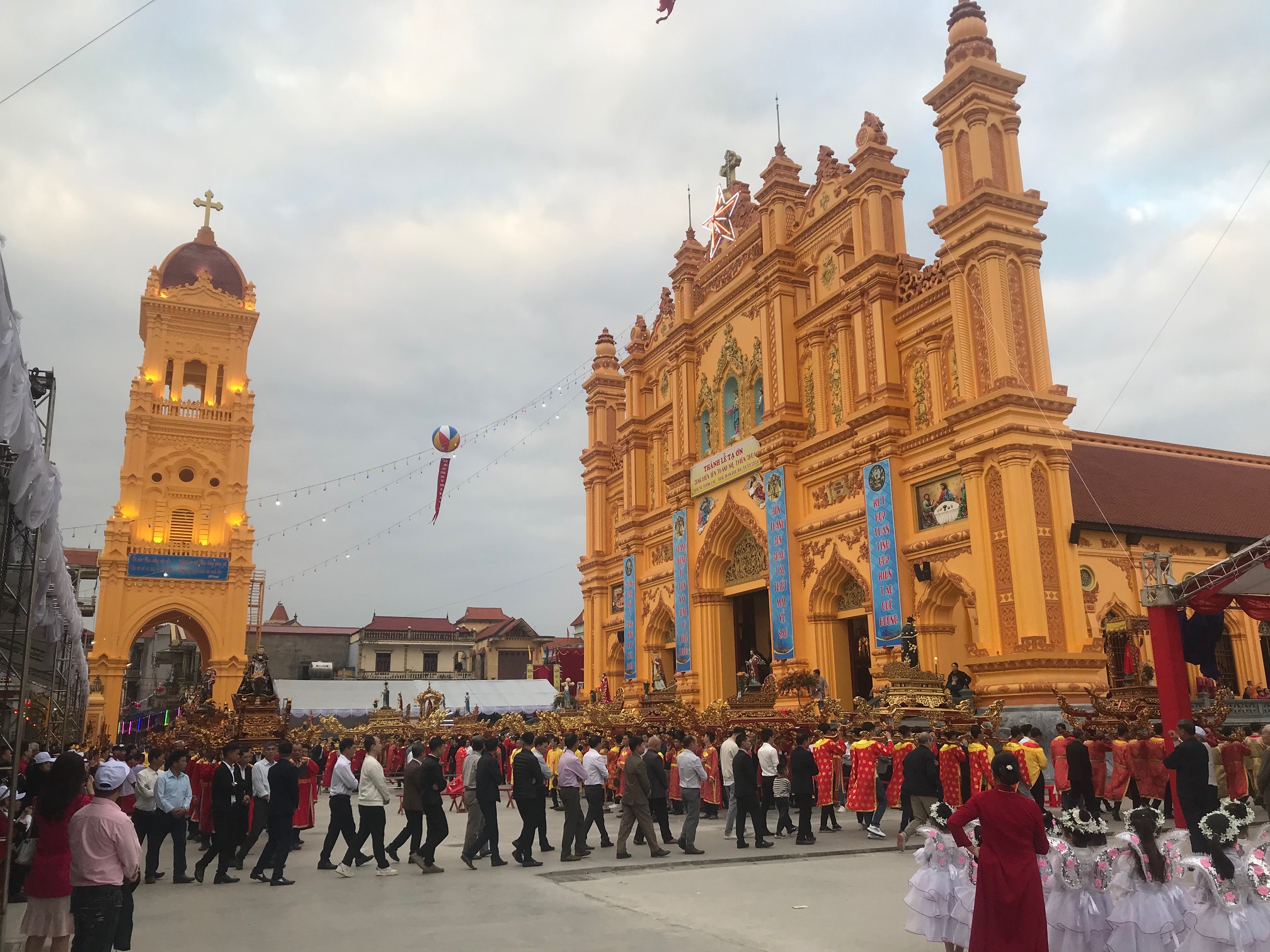 Cung hiến đền thánh Trung Lao 2.jpeg (779 KB)