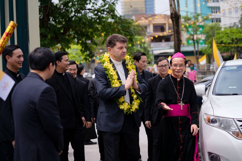 Thăm gi&aacute;o phận Thanh H&oacute;a ng&agrave;y 13_5_2023(1).jpg (71 KB)