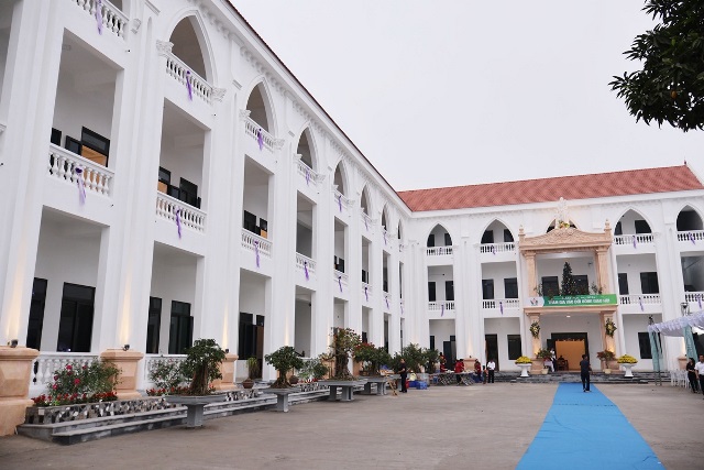 Nha muc vu giao xứ Tinh Lam.jpg (124 KB)