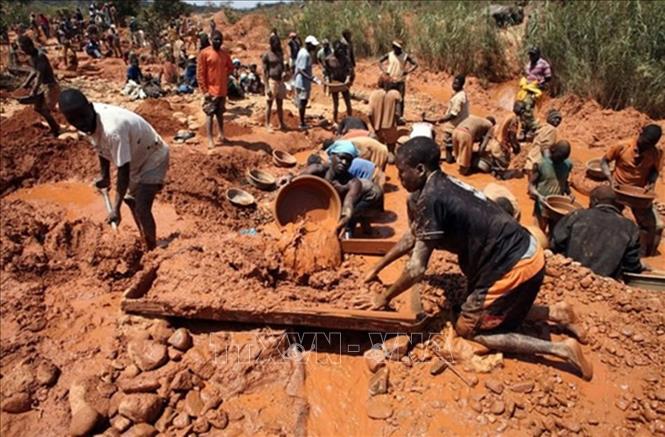 Davos_Sự bọc lột thiên nhiên làm giàu cho môt thiểu số.jpg (75 KB)