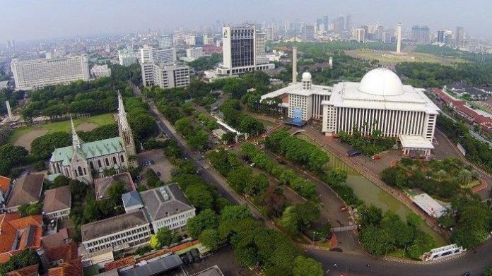 Nha tho Duc Me Len Troi va Den tho Hoi Giao Istiqlal.jpg (79 KB)